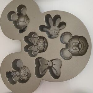 New Disney Mickey Cake Pan